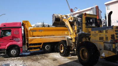 Bartın'da zamana karşı yarış. Irmağa kamyon kamyon yaşınıyor