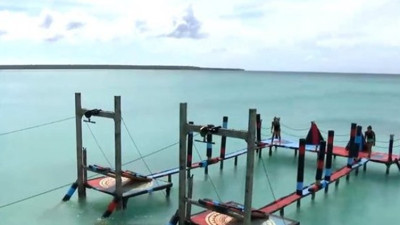 Diskalifiye olan Cemal Hünal gözyaşlarını tutamadı. Survivor'da acil durum konseyi kararını verdi