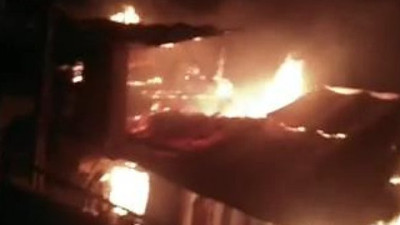 Karaman'da 3 ev cayır cayır yandı