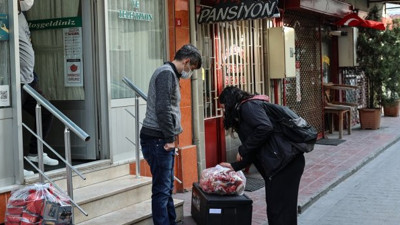 Otellerde misafir edilen evsizlere sağlık sigortası da yapılıyor