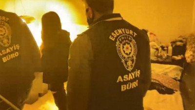 Vatandaş üst katta ev bakarken altta neler oluyormuş neler. Polisler alt kata inince şaştı kaldı