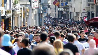 Sayıları milyonlara dayandı. Yıllarını verdiler ama tezgâhtarlık, kuryelik, garsonluk yapıyorlar