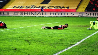 Junior Morais kendi kalesine gol atınca takımdan istifa etti. Sahalarda ender görülen bir dürüstlük