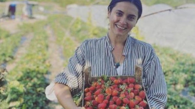 Burak Hakkı ve Filiz Taçbaş ile aynı yolu seçti. Kırmızı Oda'nın Kumru'su Aslıhan Gürbüz şimdi tarlada çilek topluyor