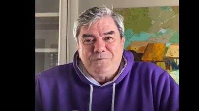 Yılmaz Özdil mor kapüşonlu tişört giydi. Göğsünde yazan isim çok manidardı