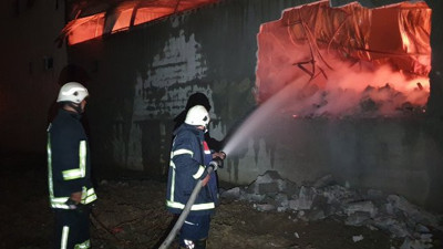 Adana'da gecenin karanlığını alevler aydınlattı
