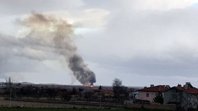 Eber Gölü kıyısındaki kamışlar iki gündür yanıyor