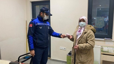 Pazarda bulunan para sahibine ulaştırıldı