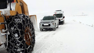 Yollar kar nedeniyle kapanınca kafa travması geçiren çocuk saatlerce yardım bekledi