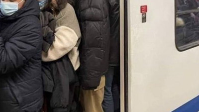 Demet Akalın yalan metro fotoğraf attı doğrusu İspanya’dan çıktı