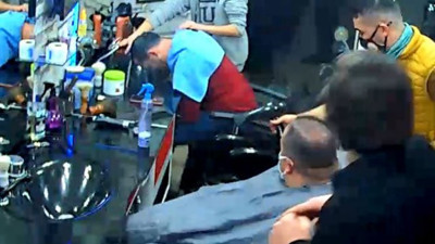 Önce patladı sonra alev aldı. Kuaför ve müşterisi dehşeti yaşadı