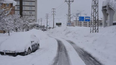 Bitlis’te onlarca köy yolu kapandı