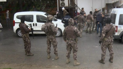 Esenyurt'ta kılıçlar çekildi silahlar ateşlendi