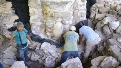 Milattan önce 300 yıllarına dayanıyor. Bir insan boyunda