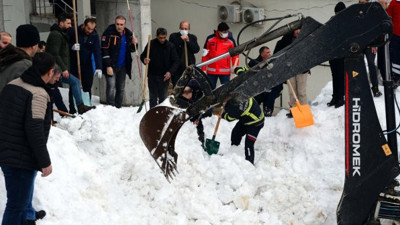 Bitlis'te feci olay. 3 çocuk kar kütlesi altında kaldı. Özel hareket polisleri seferler oldu