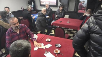İstanbul'da kumarhaneyi dürümcü polisler bastı