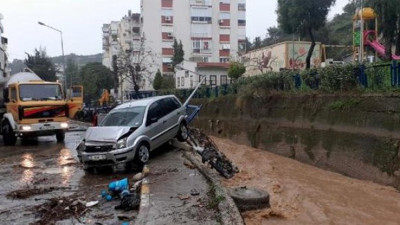 İzmir'i vuran sel felaketinden geriye kalanlar. Yeni görüntüler geldi
