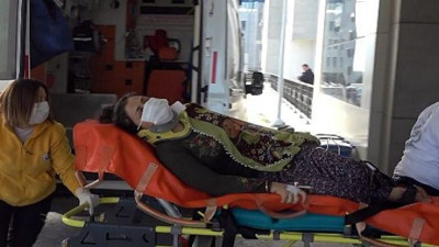 Düzce'de odunla başına vuran karısını bıçakladı