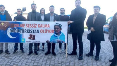 İYİ Partili gençlerden Doğu Türkistan etkinliği