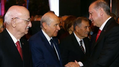 Erdoğan 29 Ekim resepsiyonunda Bahçeli'yle özel ilgilendi