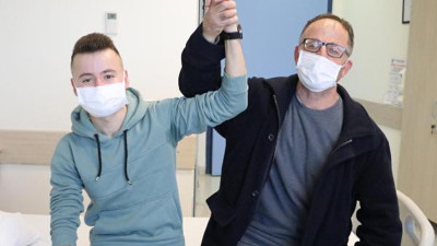 Askere giderken teşhis konunca babası imdadına yetişti