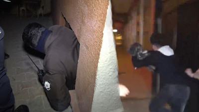 Baskında bu sefer işler tersine döndü. Gençler kapıyı açmayınca olanlar oldu