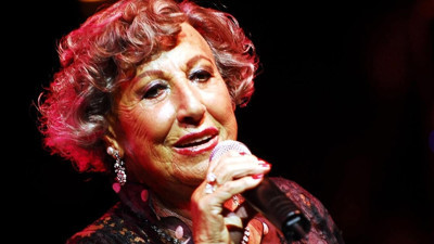 Şarkılara hayat veren efsane: Müzeyyen Senar