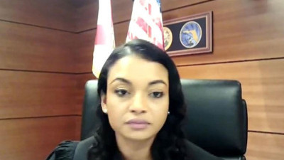 Hakimi kahkahalara boğan savunma