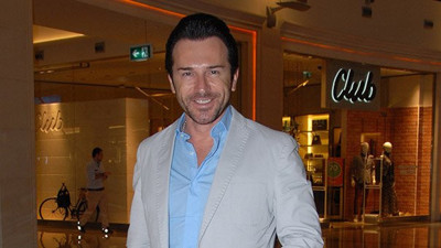 Uğur Arslan mağazadan tişört aldı başına gelmeyen kalmadı. Ünlü markadan aldı isyan etti