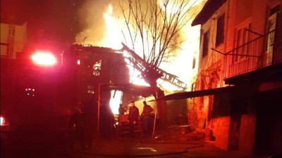 Ankara'da çıkan yangında 2 ev kül oldu