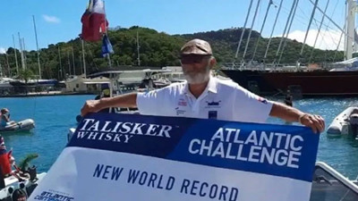 70 yaşındaki Frank Rothwell Atlas Okyanusu'nu kürekle geçti