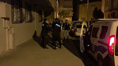 Uyuşturucu, halı ve ayakkabı. Kavga ihbarına giden polislere ellerine ne geçerse attılar