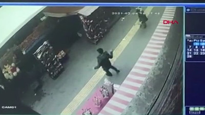 Hem bıçakladı hem kovaladı. Markette dehşet