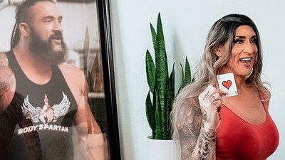 Ünlü güreşçi kadın oldu. Aynada kendisine baktı gördüğüne kendisi de inanamadı