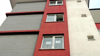 Kendini bir anda bıraktı komşuları yardımına koştu