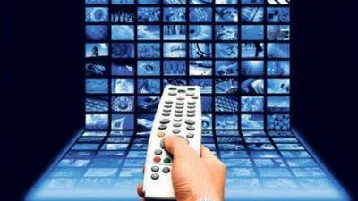 Reytingler dün gece de ortalığı karıştırdı. FOX TV’de kahvesini alan terasa çıkıp manzarayı seyretti. İşe ağzı kulaklarında geldi