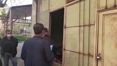 Metruk binada kumar oynarken yakalandılar