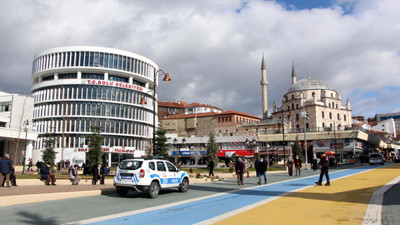 Heykel Bolu'yu ikiye böldü