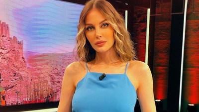 Evindeki bu görüntüleri yayınlamıştı. Habertürk spor spikeri Hande Sarıoğlu’nu yılbaşı dansı işinden etti