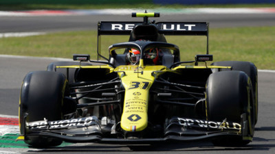 Efsane pilot bu sefer bisiklet kullanıyordu. Otomobil çarptı