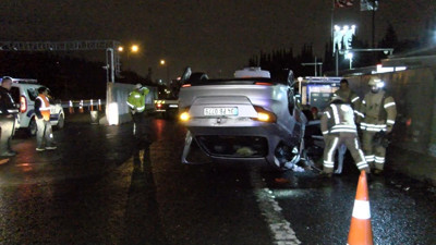 Kullandığı aracı takla atan sürücü bir çocuğunu olay yerinde unuttu