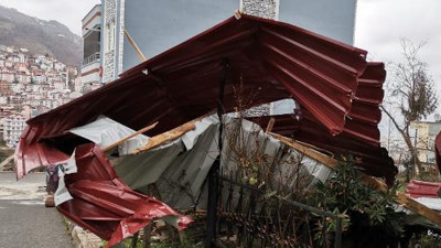 Ordu’da şiddetli rüzgar çatıları uçurdu