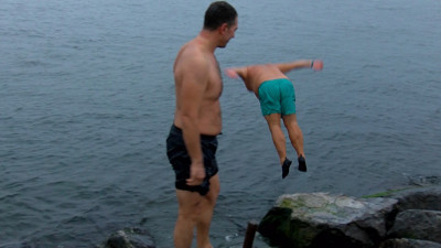 Hava buz gibi demediler. Sarayburnu Fatihleri balıklama atladı