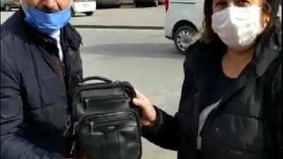 Bulduğu parayı sahibine verdi aldığı ödül mest etti. Altın da bulmuştu.