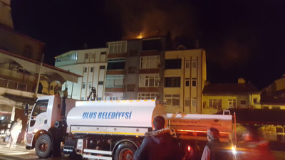 5 katlı binanın çatı katı alev alev yandı