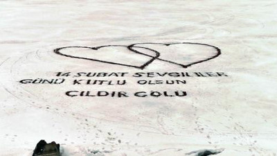 Çıldır Gölü’nde Sevgililer Günü’ne özel kalp