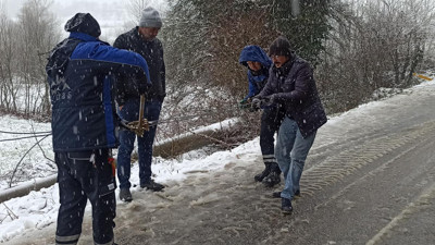 Direğe saplandı 11 mahalleyi karanlığa gömdü