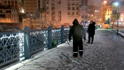 Kısıtlama kalkınca Galata Köprüsü'ne koştular