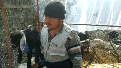 Birden ortaya çıktı saldırıya geçti. Köylü isyan etti.