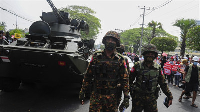 Myanmar'da asker protestoculara müdahale etti: 4 yaralı
